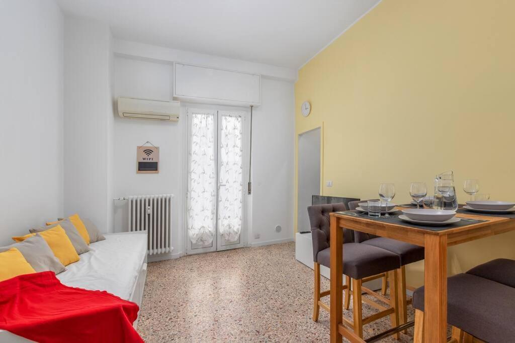 Monza Centro-Milano-Como,Suite Vicino Stazione Bagian luar foto